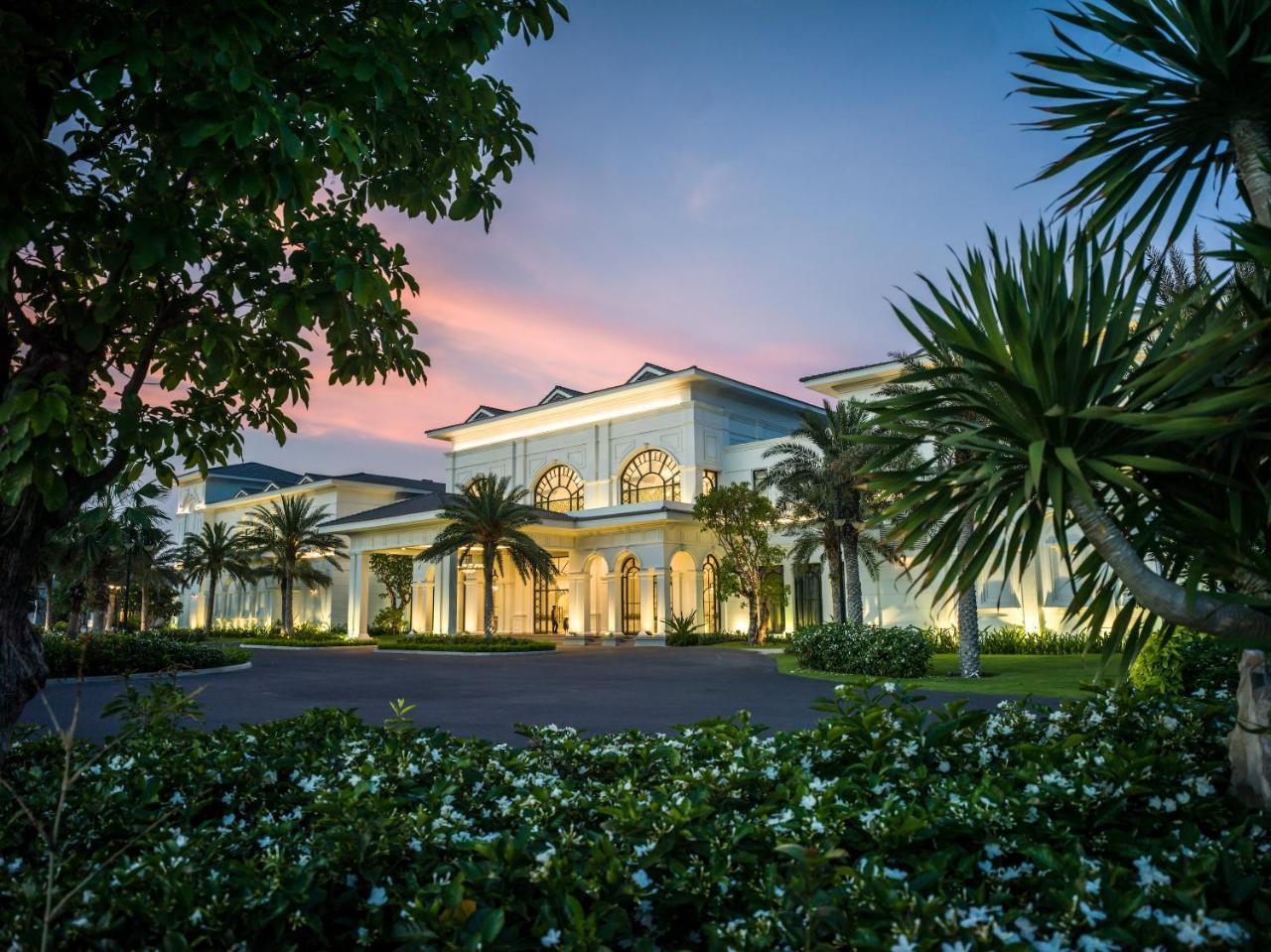 Melia Vinpearl Cam Ranh Beach Resort Екстер'єр фото